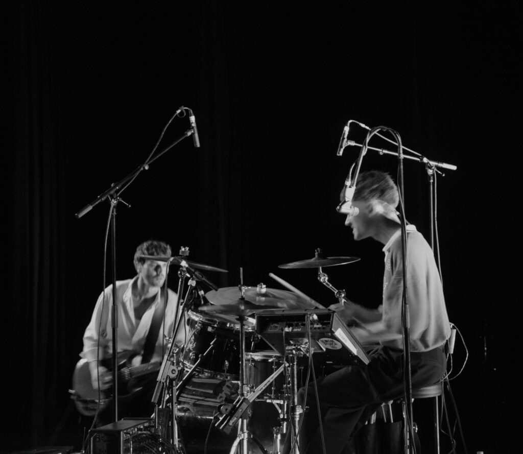 Batterie et guitare de Lemon Punch en concert à l’Espace des Arts des Pavillons-sous-Bois